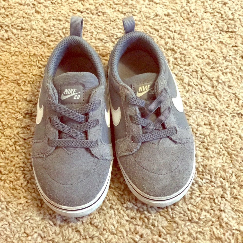 Boys Nike Brand Tennis Shoes size 8